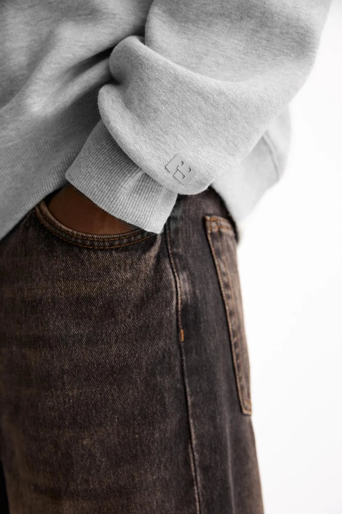 PULL&BEAR Basic Round Neck Sweatshirt - SMgarment's