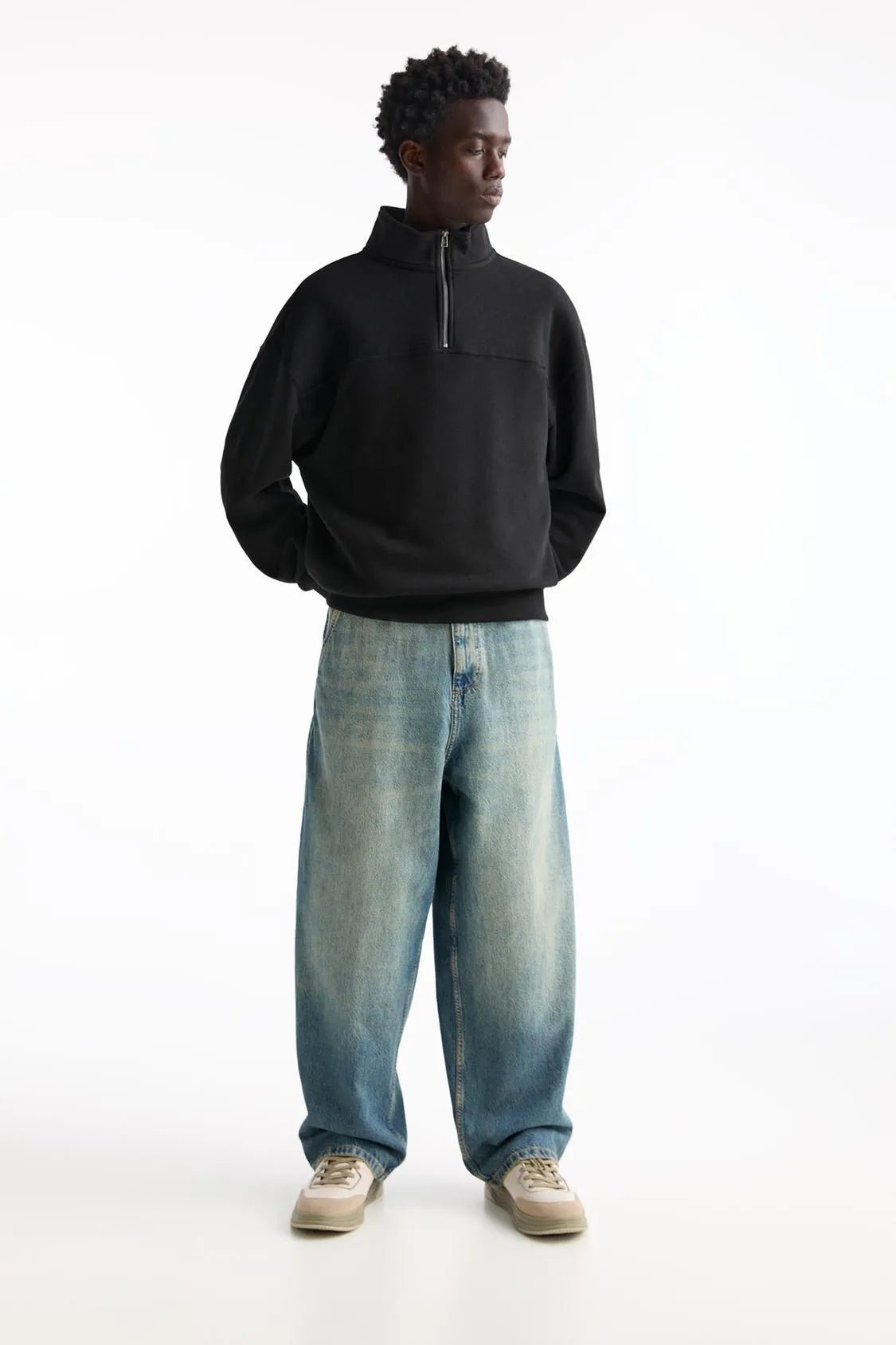 PULL&BEAR SWEATSHIRT WITH ZIP - UP COLLAR - SMgarment's