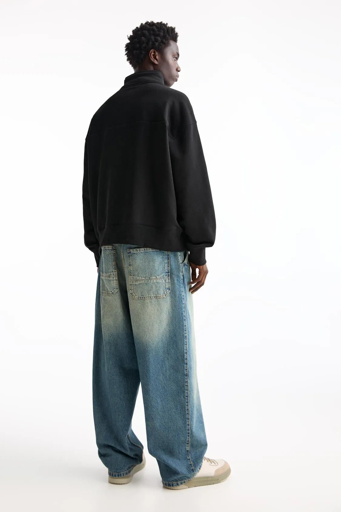 PULL&BEAR SWEATSHIRT WITH ZIP - UP COLLAR - SMgarment's