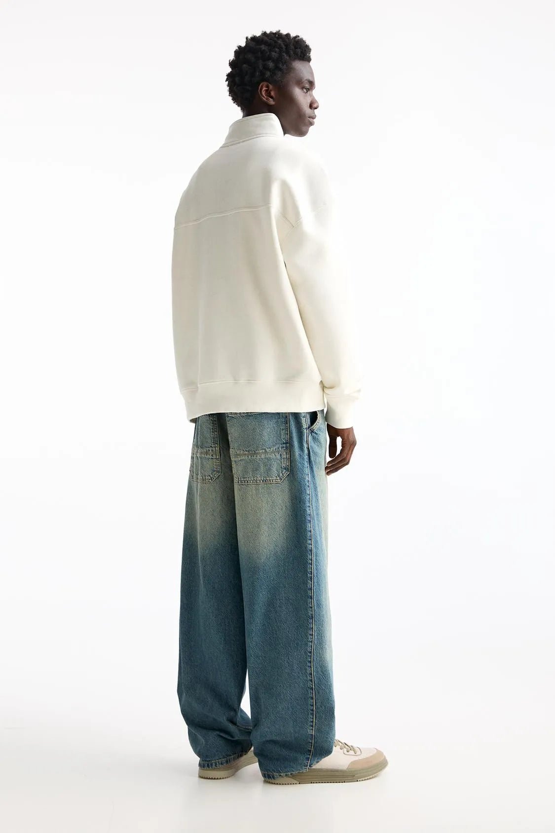 PULL&BEAR SWEATSHIRT WITH ZIP - UP COLLAR - SMgarment's