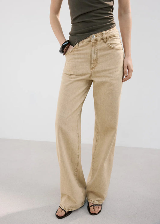 Women’s high-waisted wide leg jeans