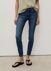 Push-up low-rise skinny jeans