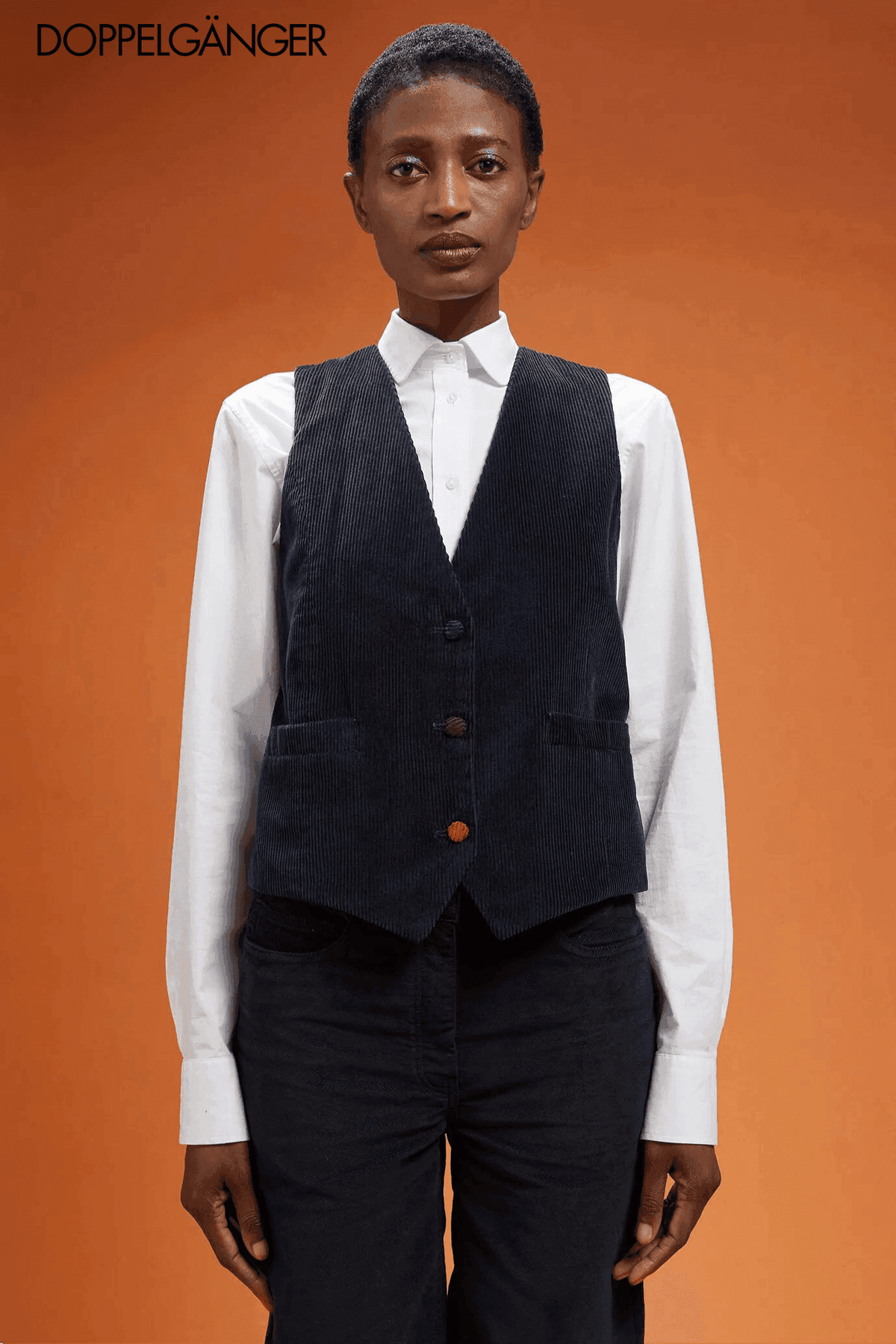 Women's regular fit waistcoat in 100% cotton corduroy