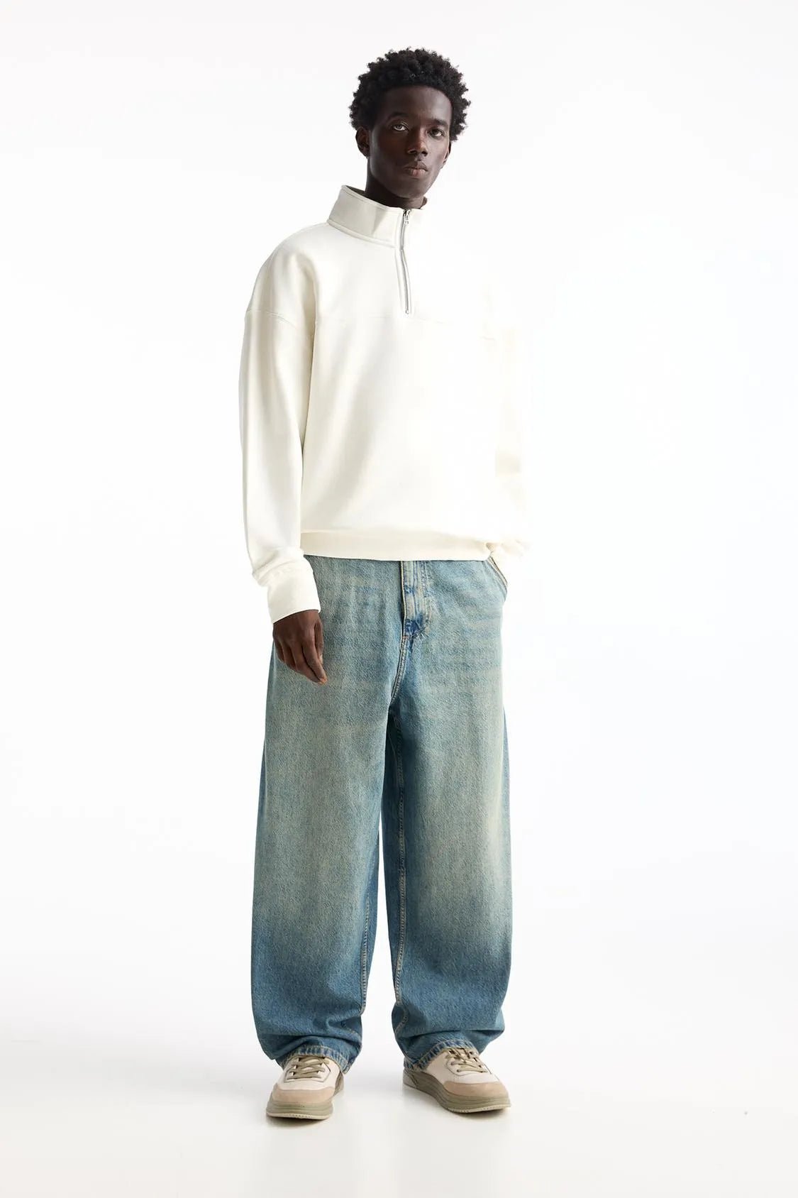 PULL&BEAR SWEATSHIRT WITH ZIP - UP COLLAR - SMgarment's